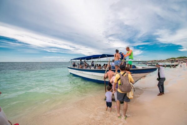 ISLAS DEL ROSARIO Y BARÙ PLAYA TRANQUILA LANCHA 'TODO INCLUIDO' - Imagen 4